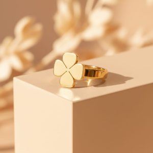Gold clover ring
