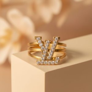 Lv logo ring