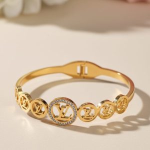 LV logo Elegant Interlocking Oval Bracelet